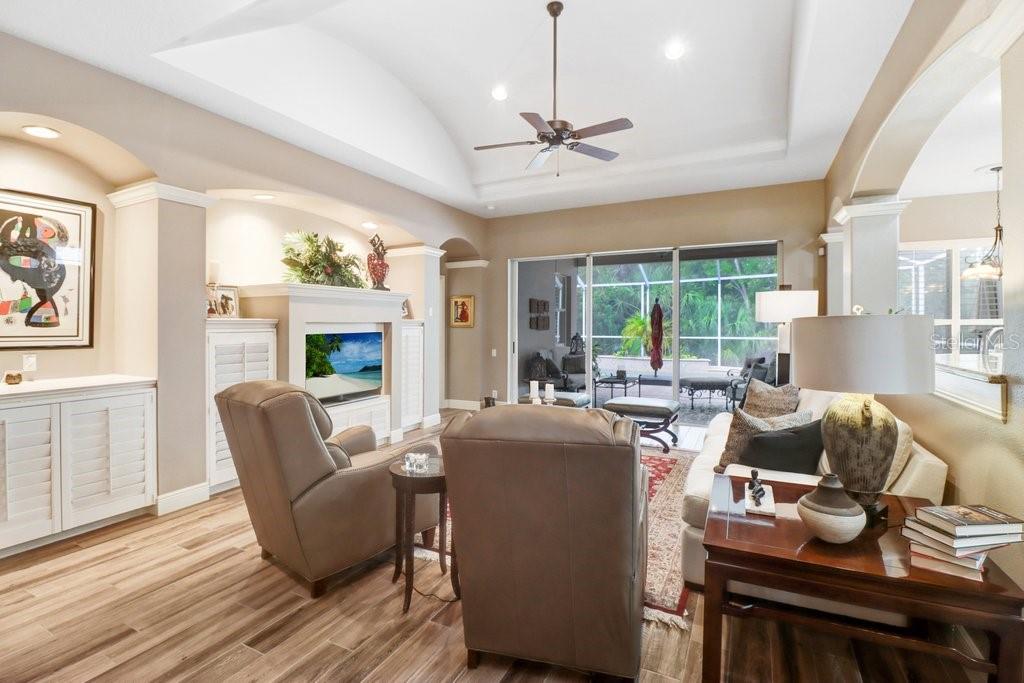 Listing photo id 16 for 10408 Edgefield Place