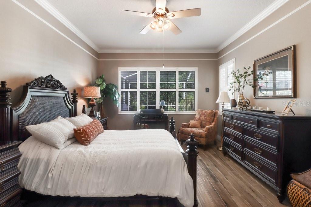 Listing photo id 18 for 10408 Edgefield Place