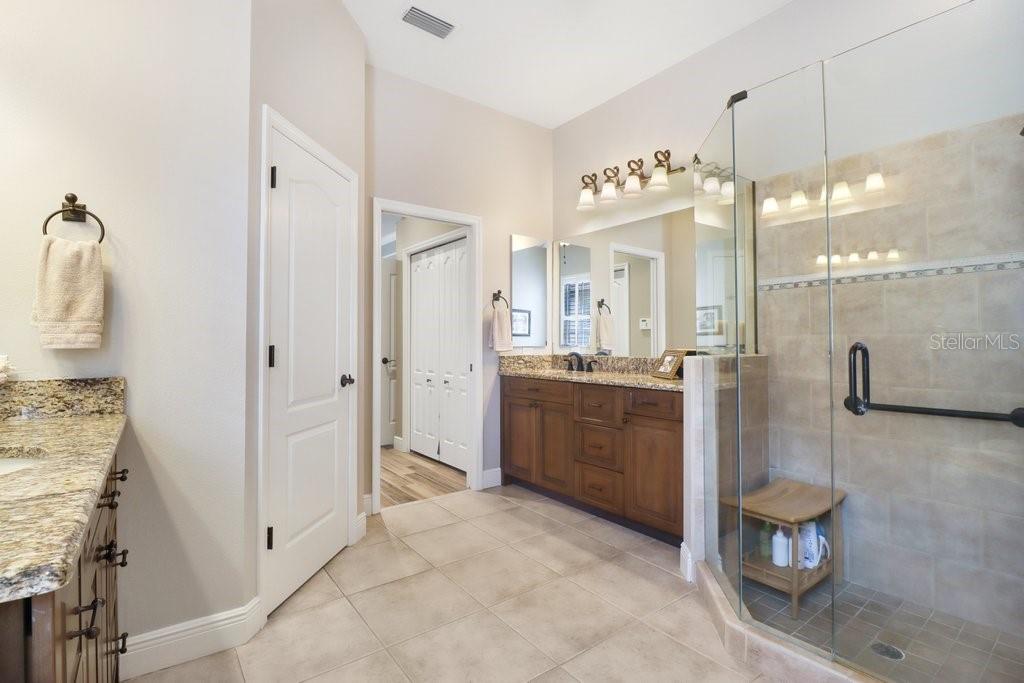 Listing photo id 20 for 10408 Edgefield Place