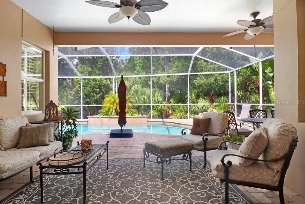 Listing photo id 22 for 10408 Edgefield Place