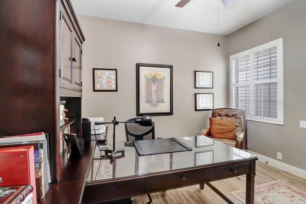 Listing photo id 3 for 10408 Edgefield Place