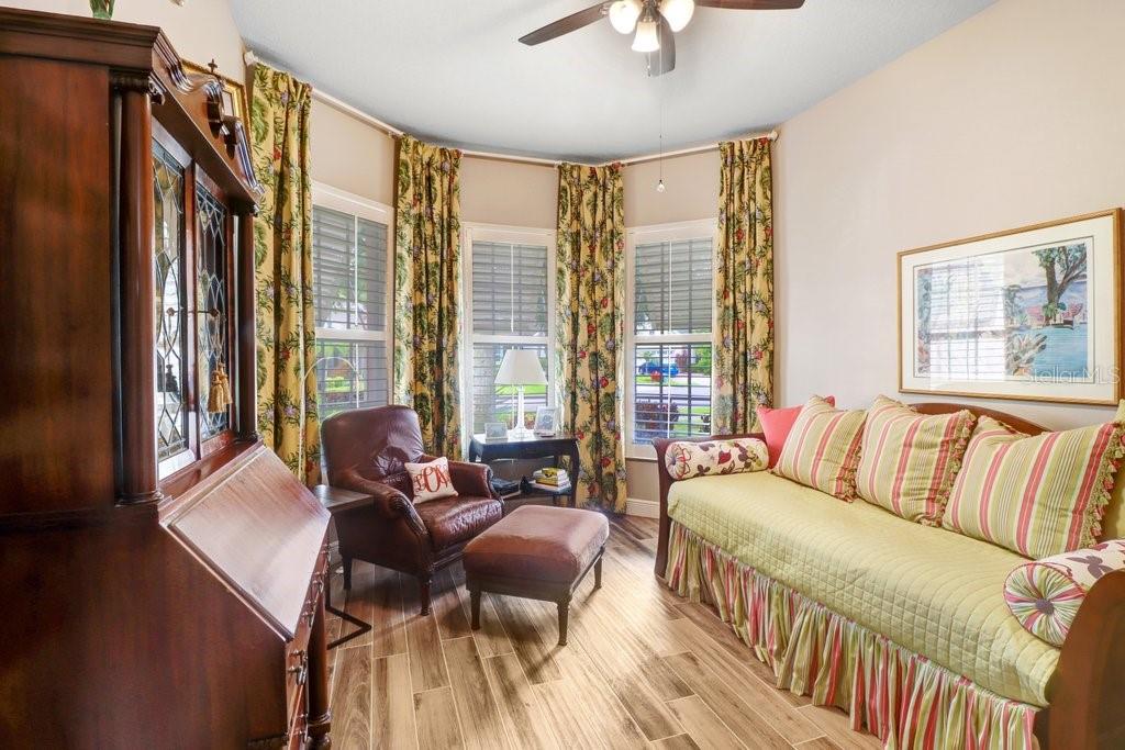 Listing photo id 4 for 10408 Edgefield Place