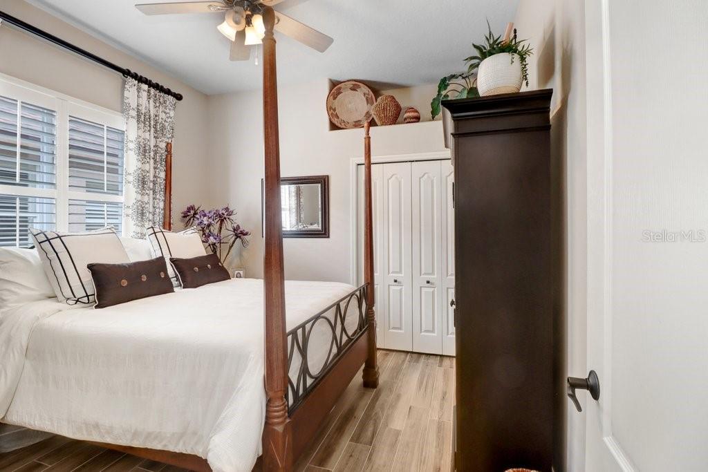 Listing photo id 5 for 10408 Edgefield Place