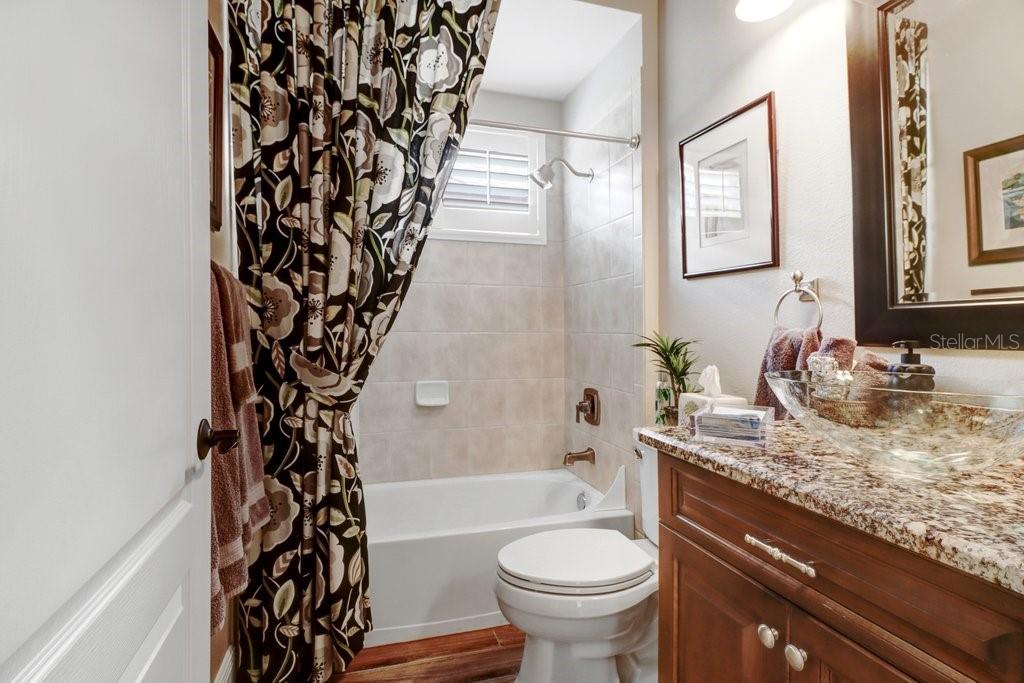 Listing photo id 6 for 10408 Edgefield Place