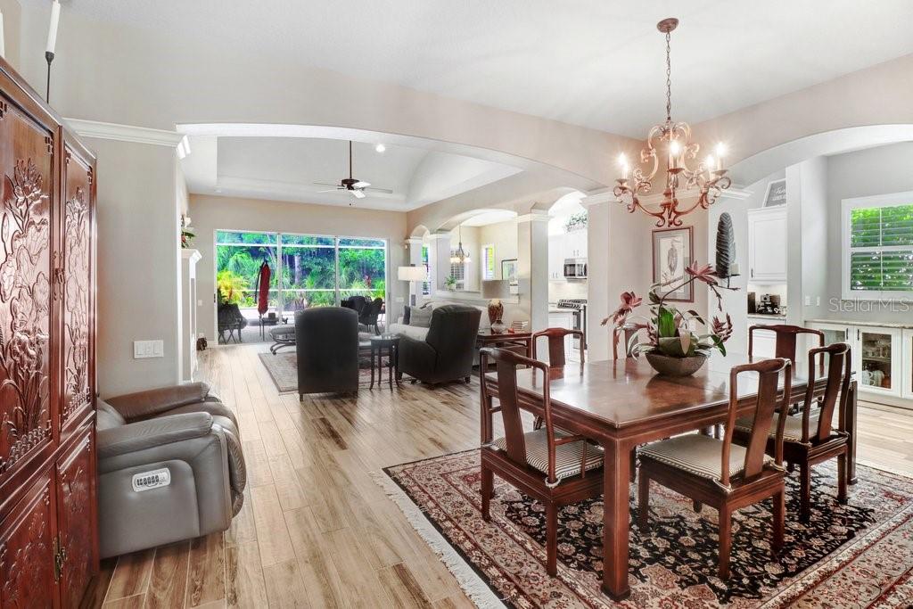 Listing photo id 7 for 10408 Edgefield Place