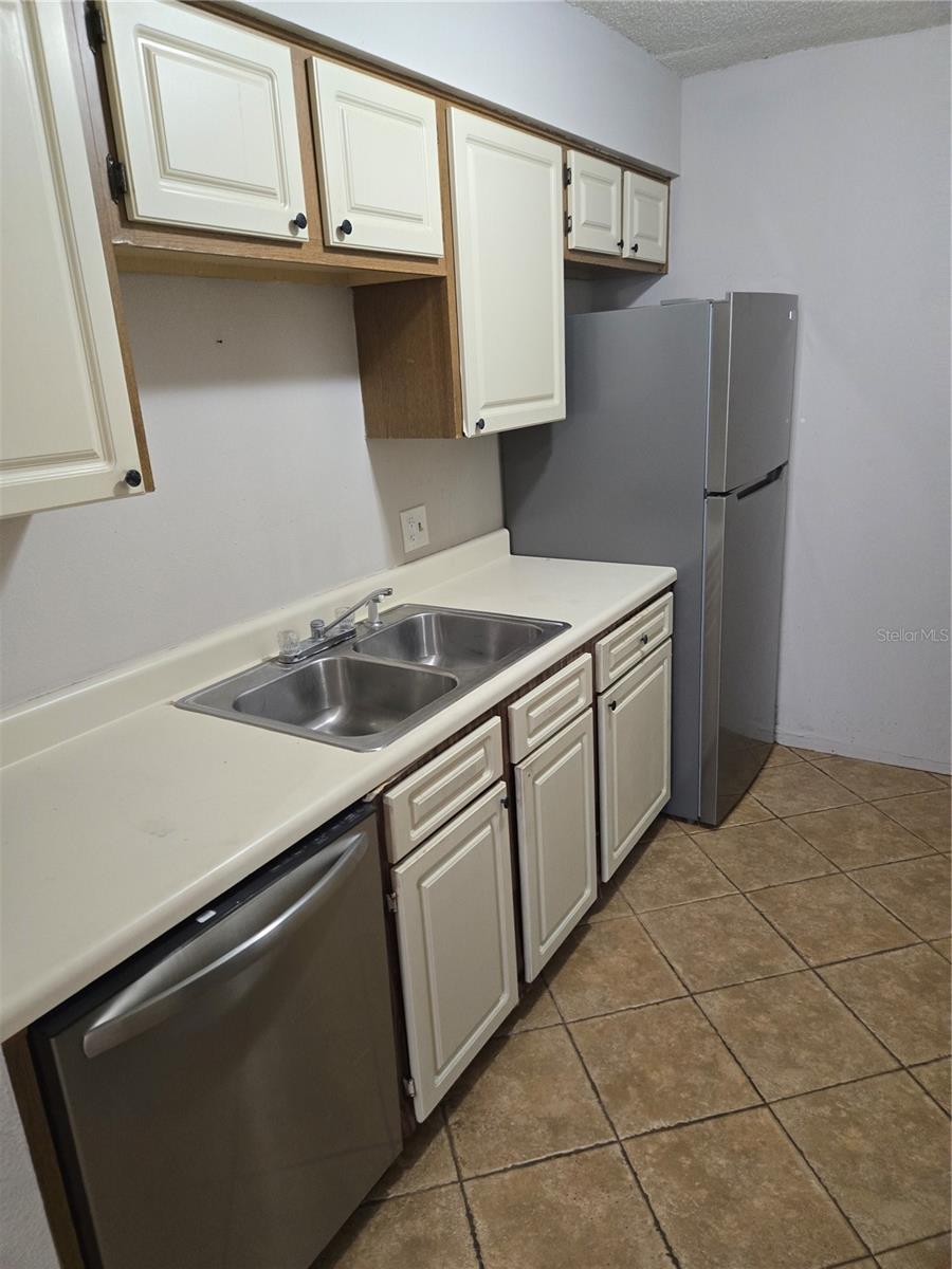 Image 2 of 25 For 7511 Pitch Pine Circle Apt D