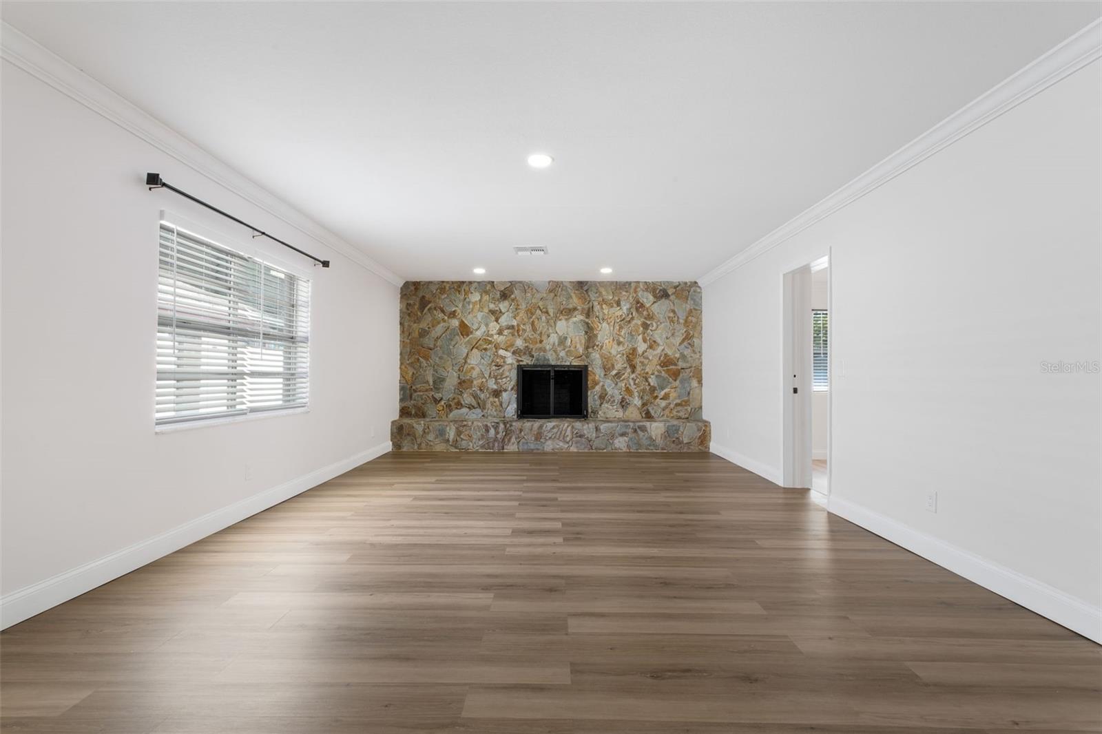 Image 4 of 25 For 4420 Carmen Street