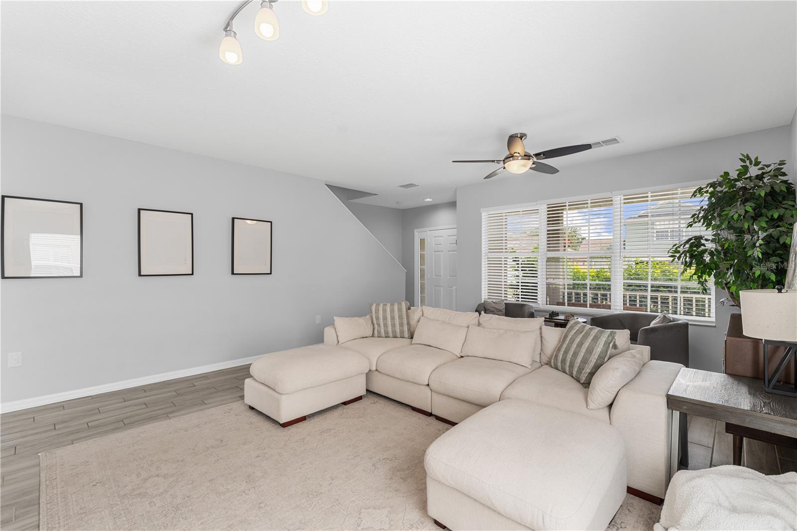 Image 10 of 75 For 24934 Oakhaven Court
