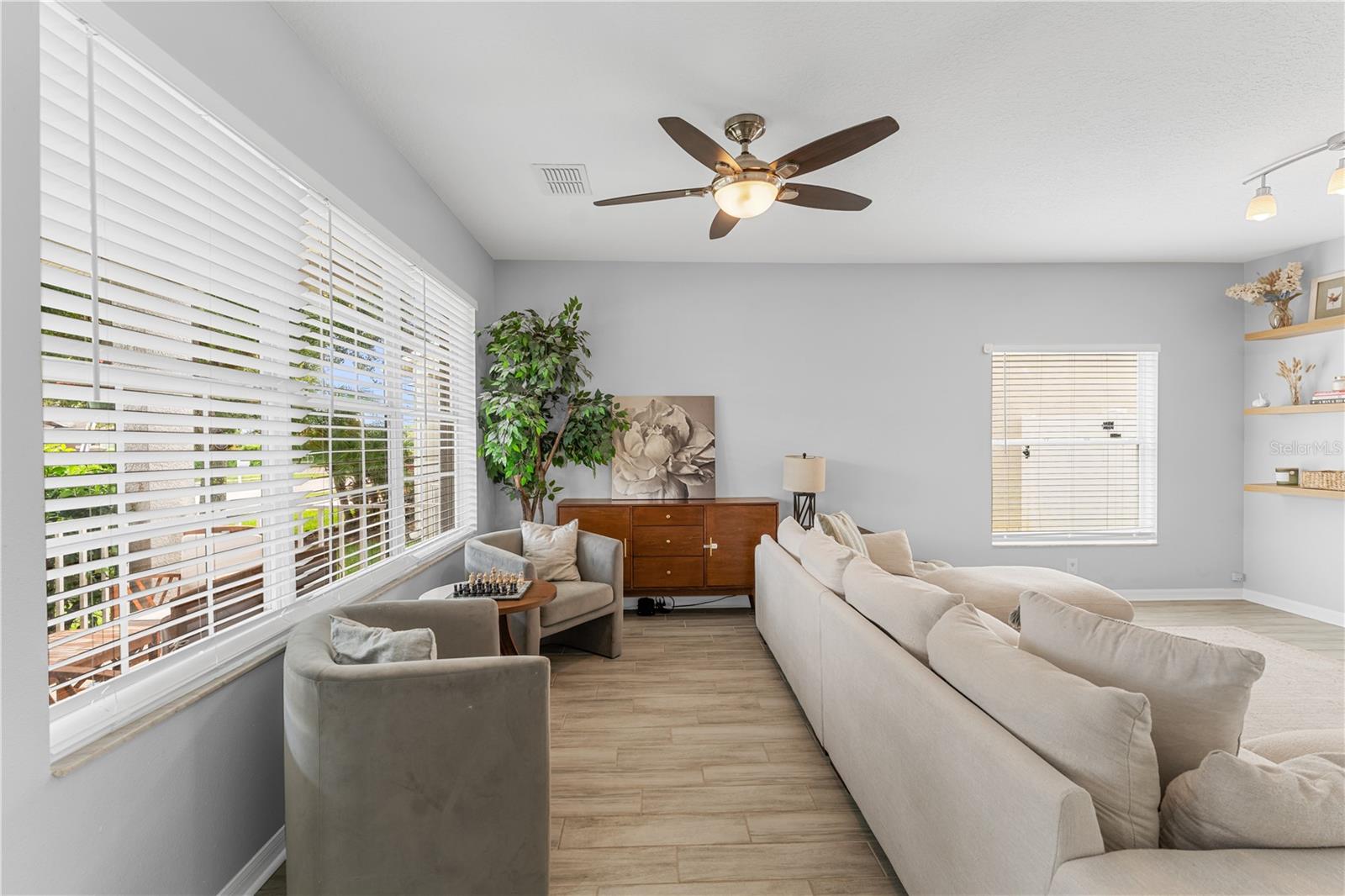 Image 11 of 75 For 24934 Oakhaven Court