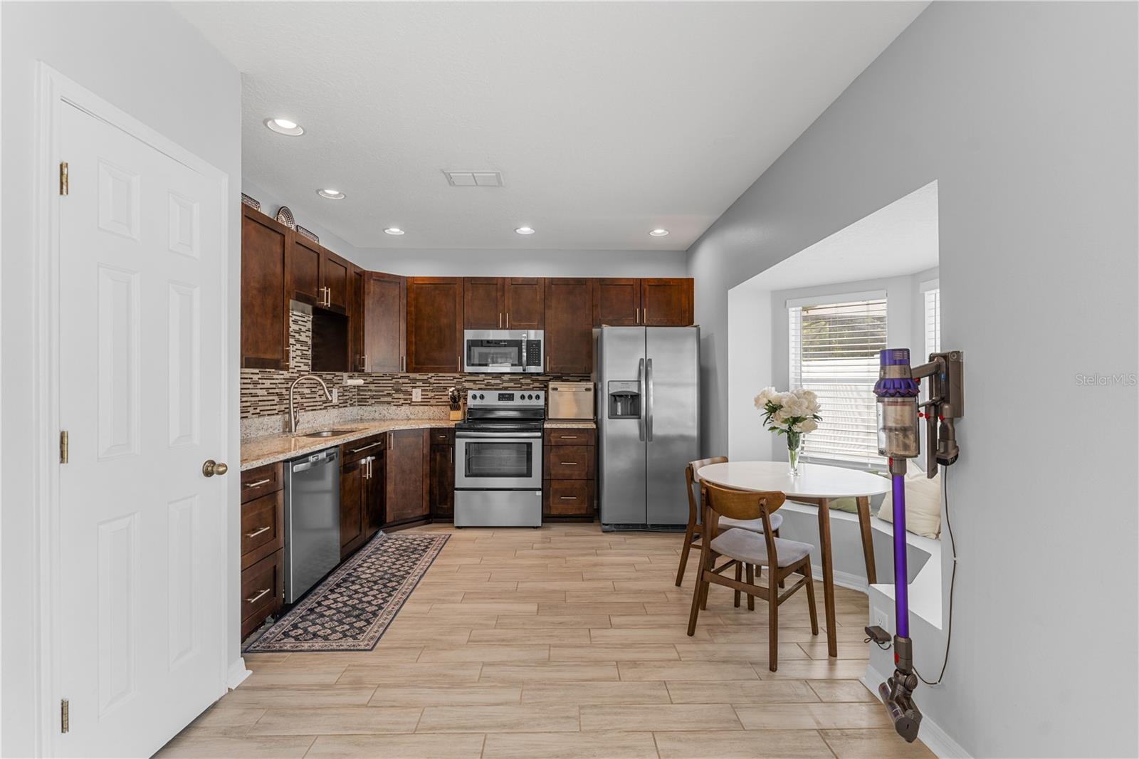 Image 16 of 75 For 24934 Oakhaven Court
