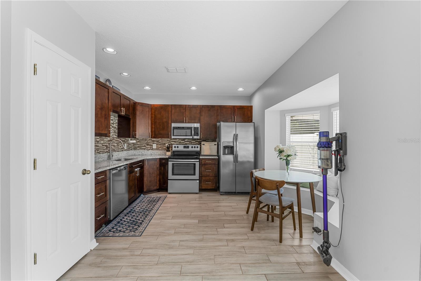 Image 17 of 75 For 24934 Oakhaven Court
