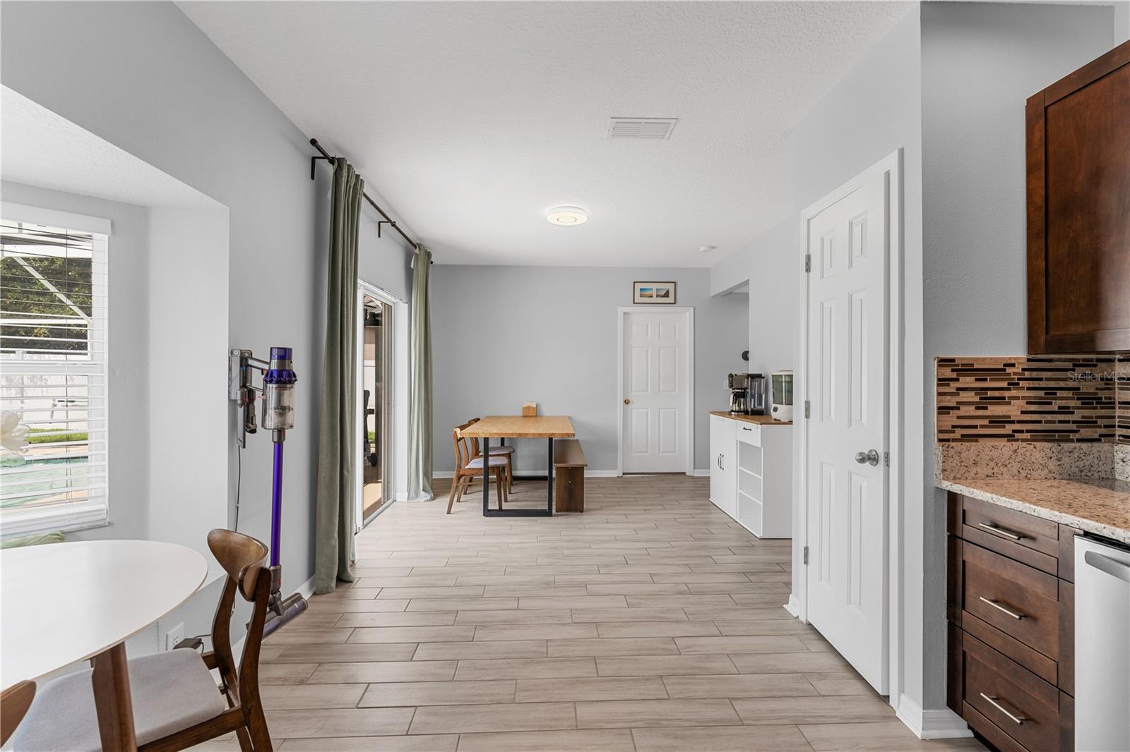 Image 20 of 75 For 24934 Oakhaven Court