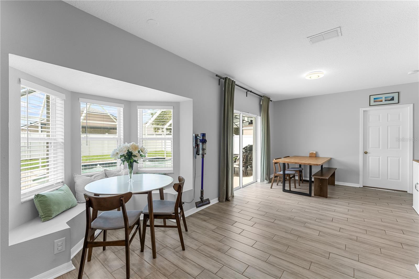 Image 21 of 75 For 24934 Oakhaven Court
