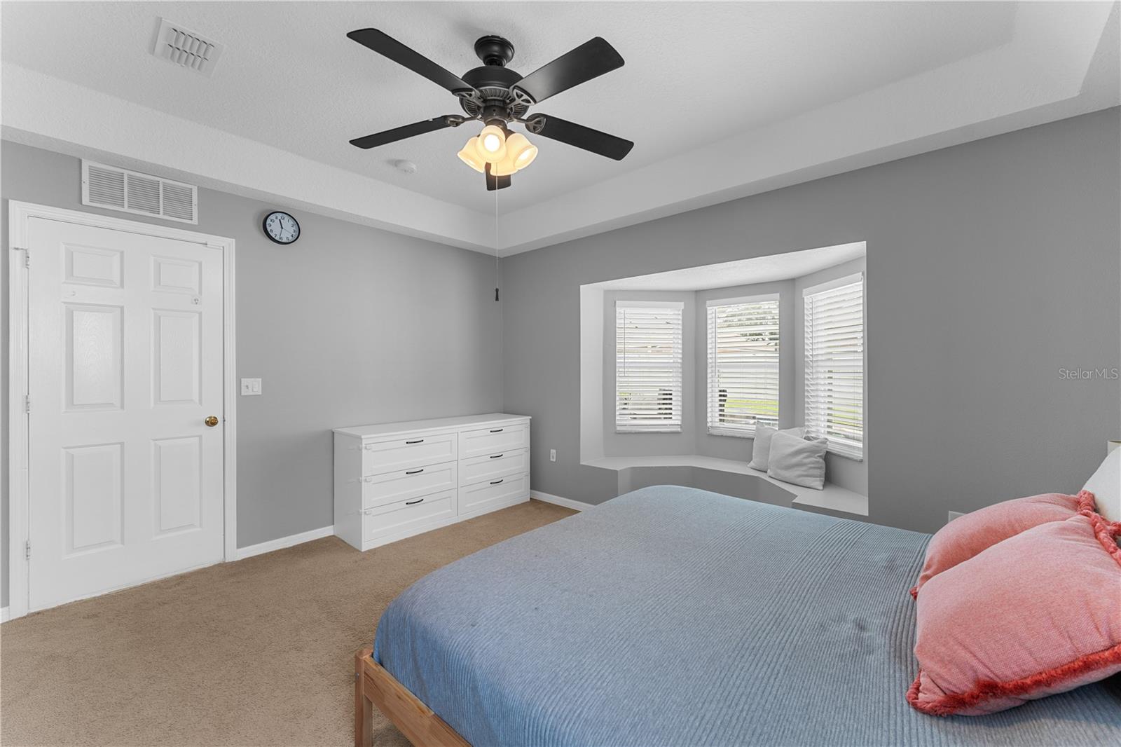 Image 27 of 75 For 24934 Oakhaven Court