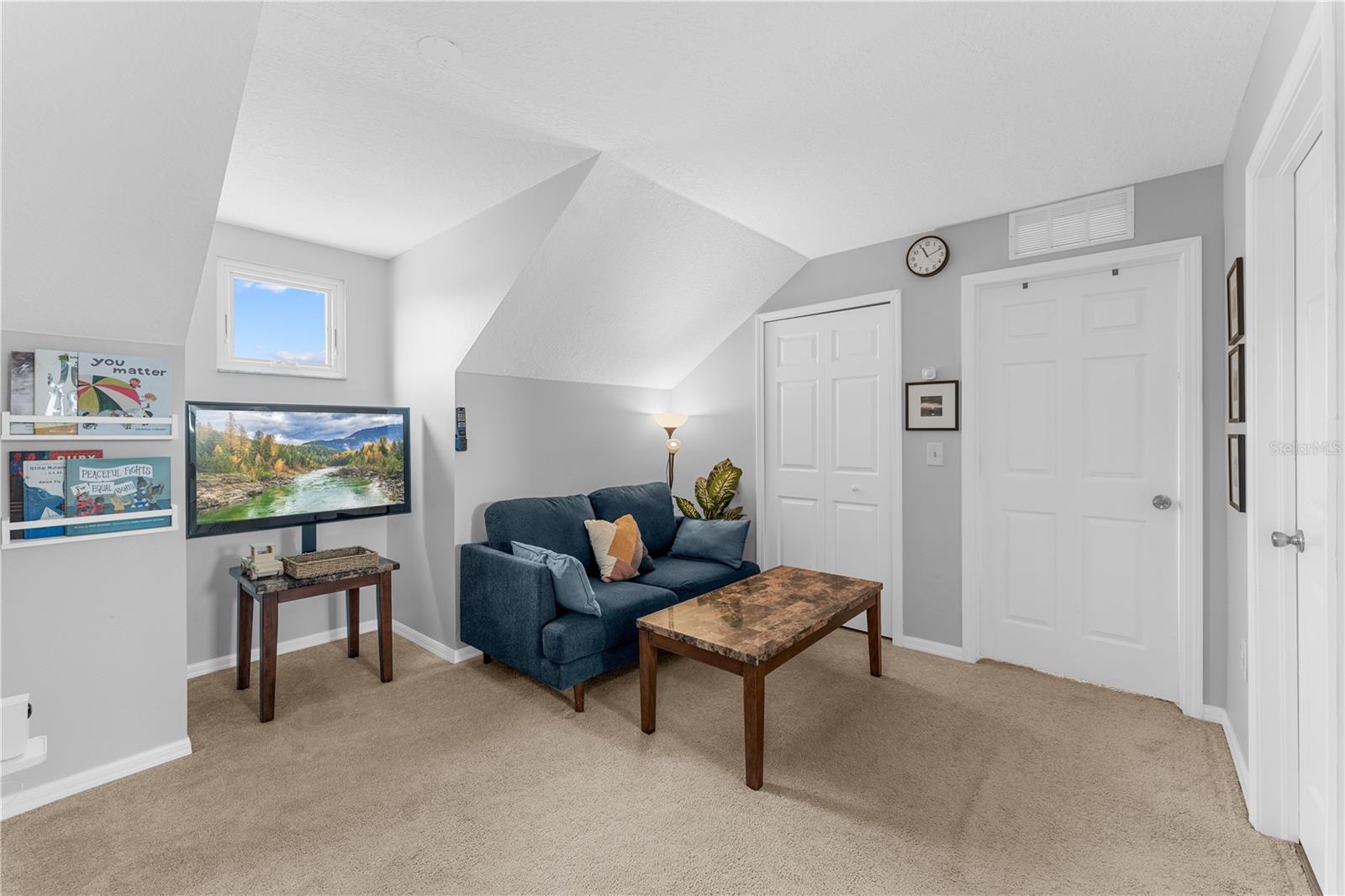 Image 31 of 75 For 24934 Oakhaven Court