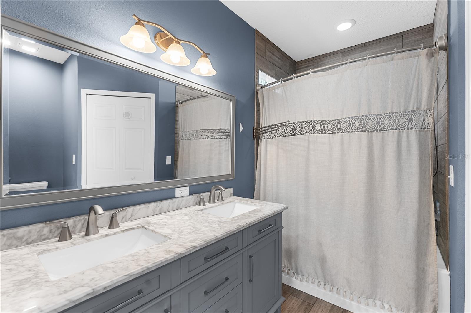 Image 5 of 75 For 24934 Oakhaven Court