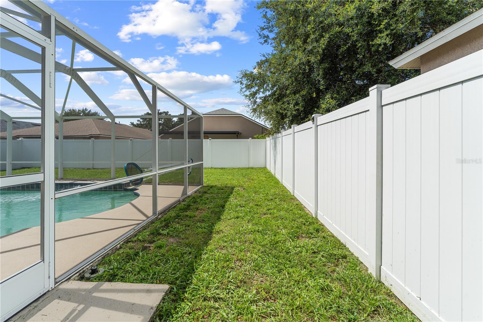 Image 54 of 75 For 24934 Oakhaven Court