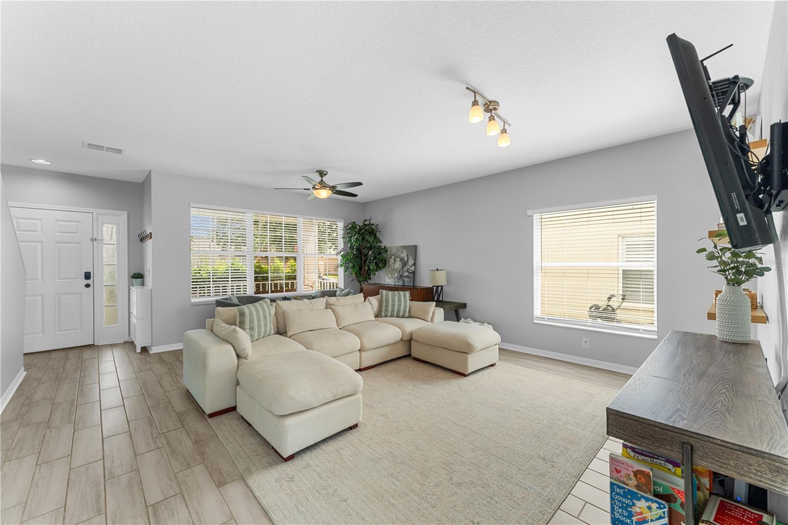 Image 7 of 75 For 24934 Oakhaven Court
