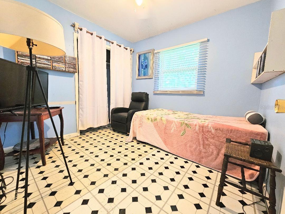 Listing photo id 12 for 10844 Linda Vista Lane
