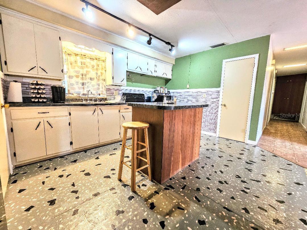 Listing photo id 3 for 10844 Linda Vista Lane