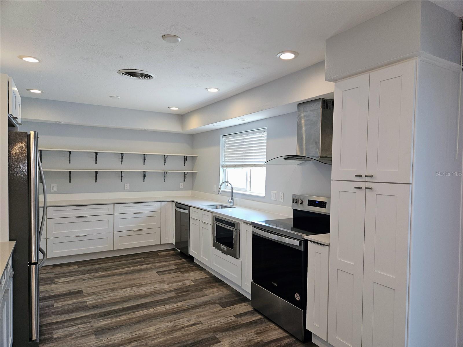 Image 10 of 40 For 10136 Paradise Boulevard