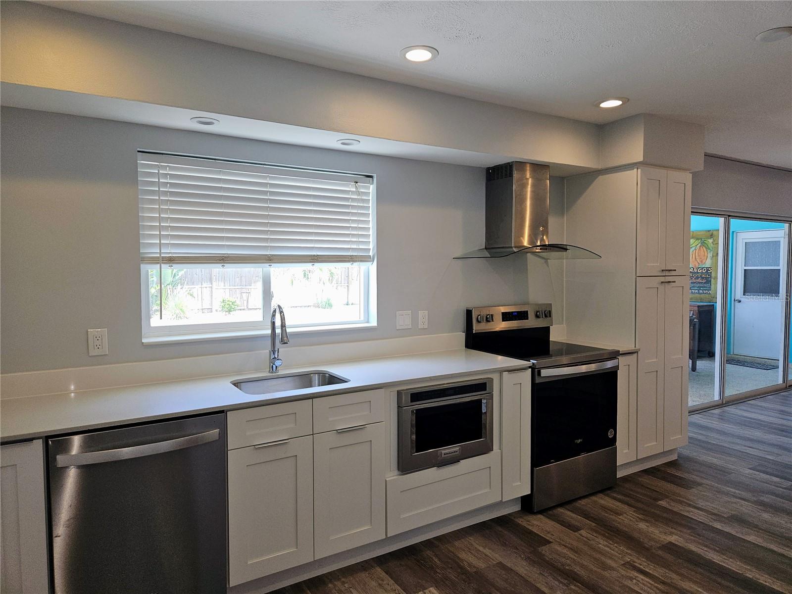 Image 11 of 40 For 10136 Paradise Boulevard