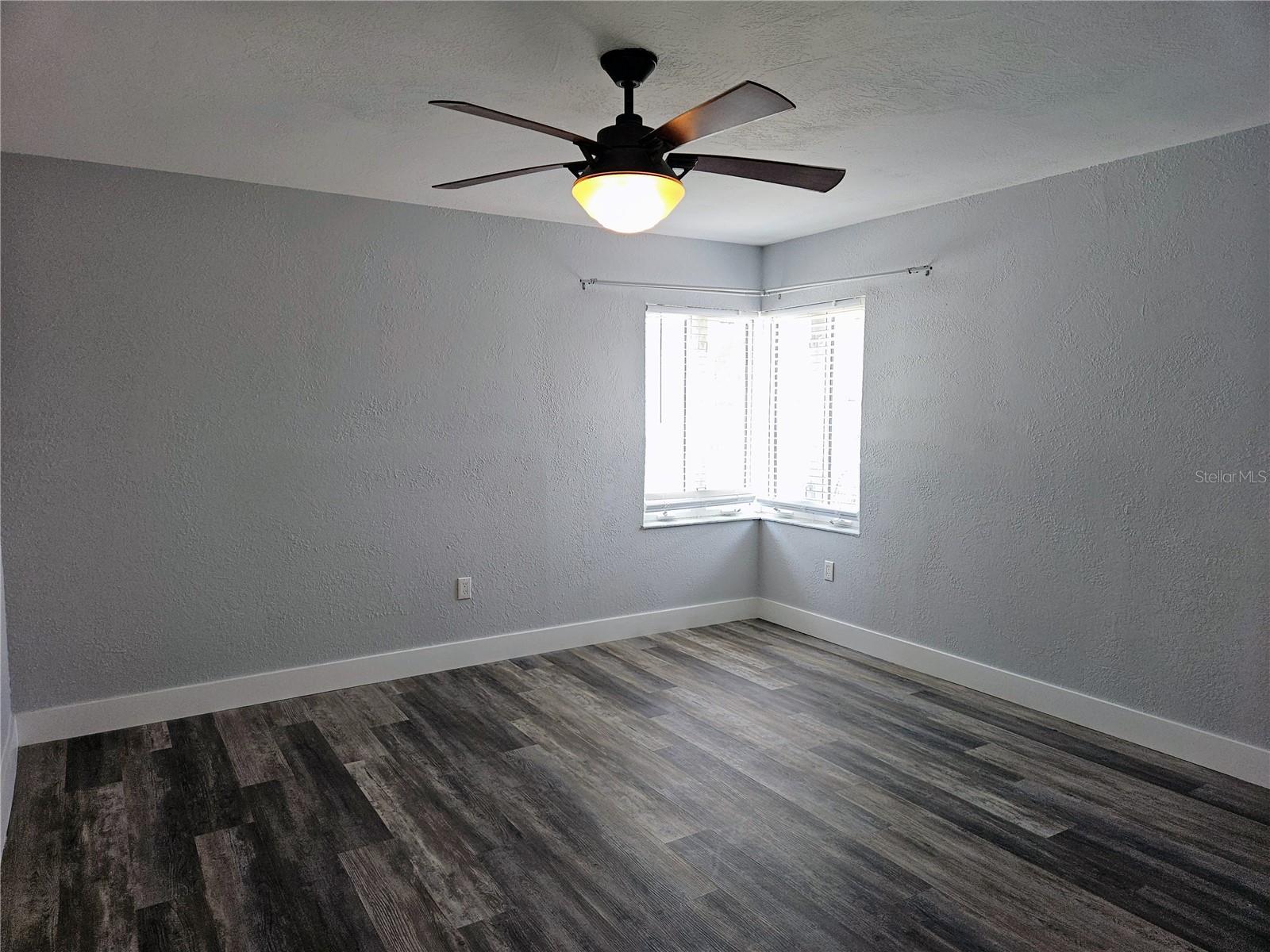 Image 14 of 40 For 10136 Paradise Boulevard