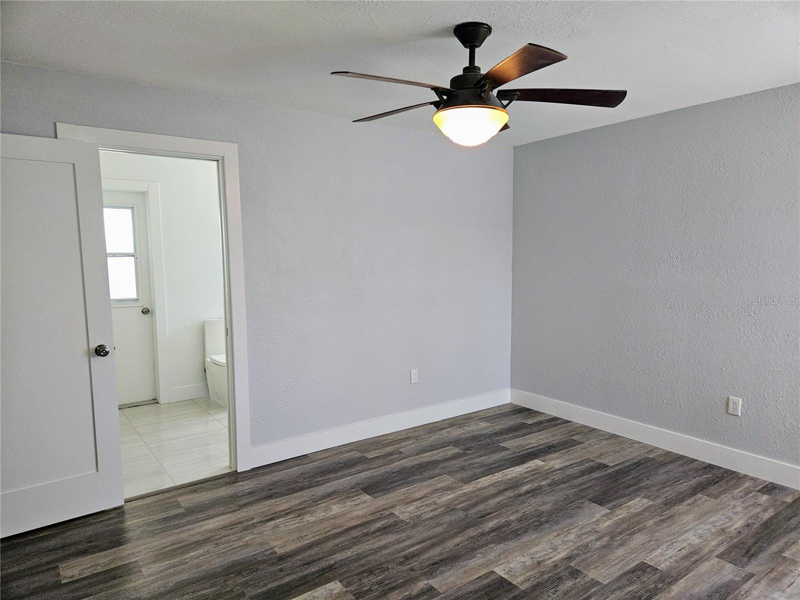 Image 15 of 40 For 10136 Paradise Boulevard