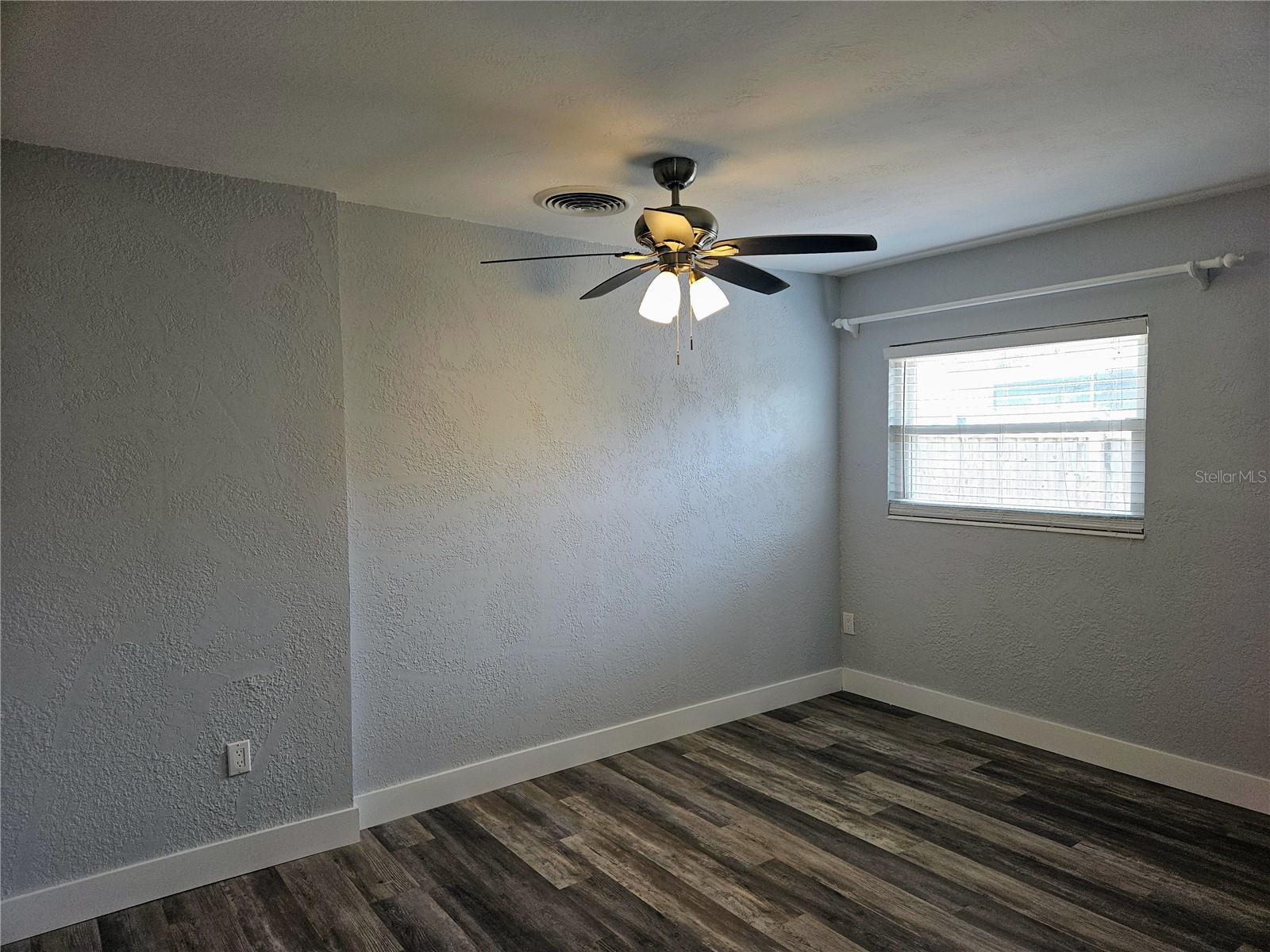 Image 22 of 40 For 10136 Paradise Boulevard