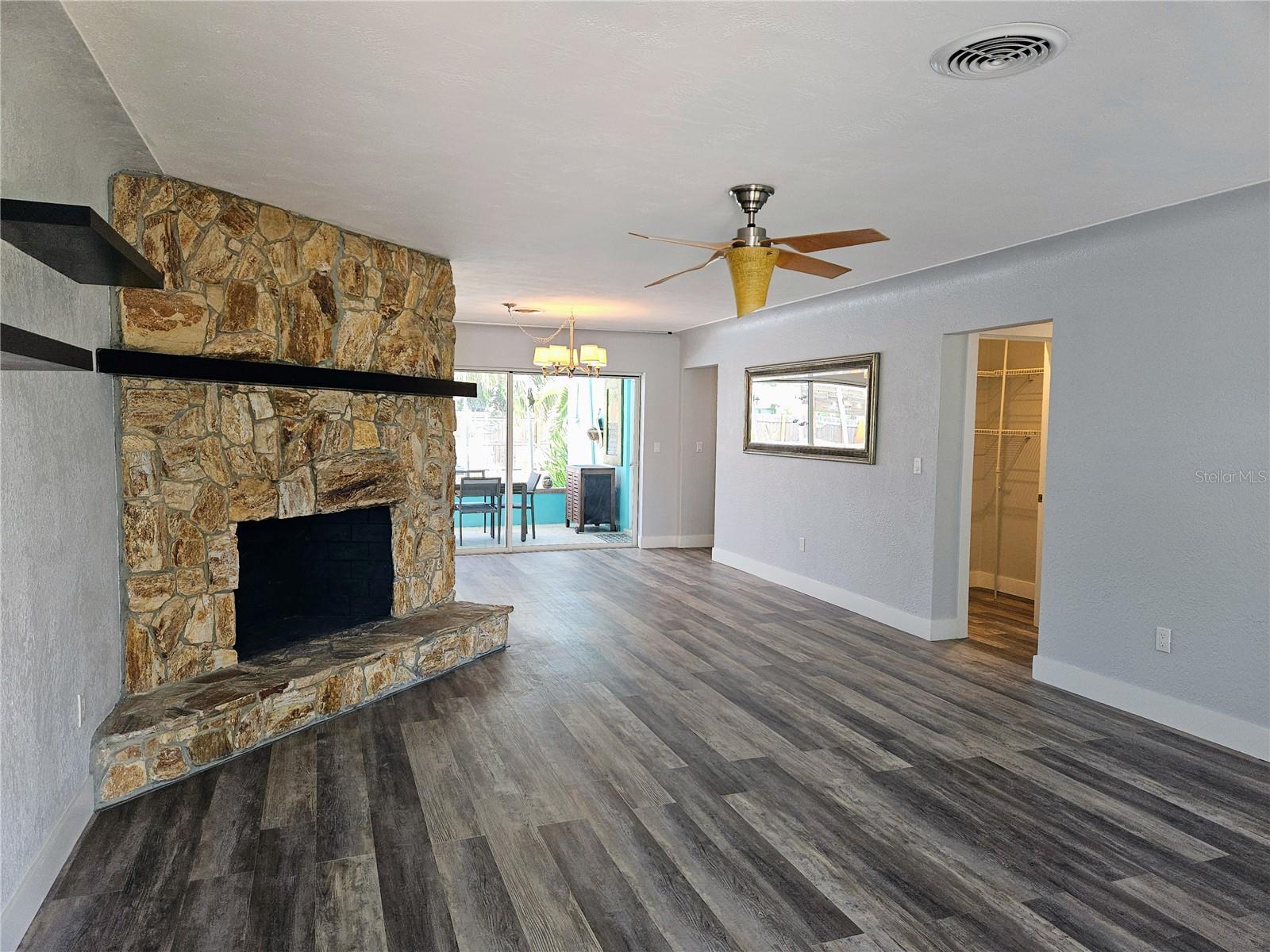 Image 3 of 40 For 10136 Paradise Boulevard