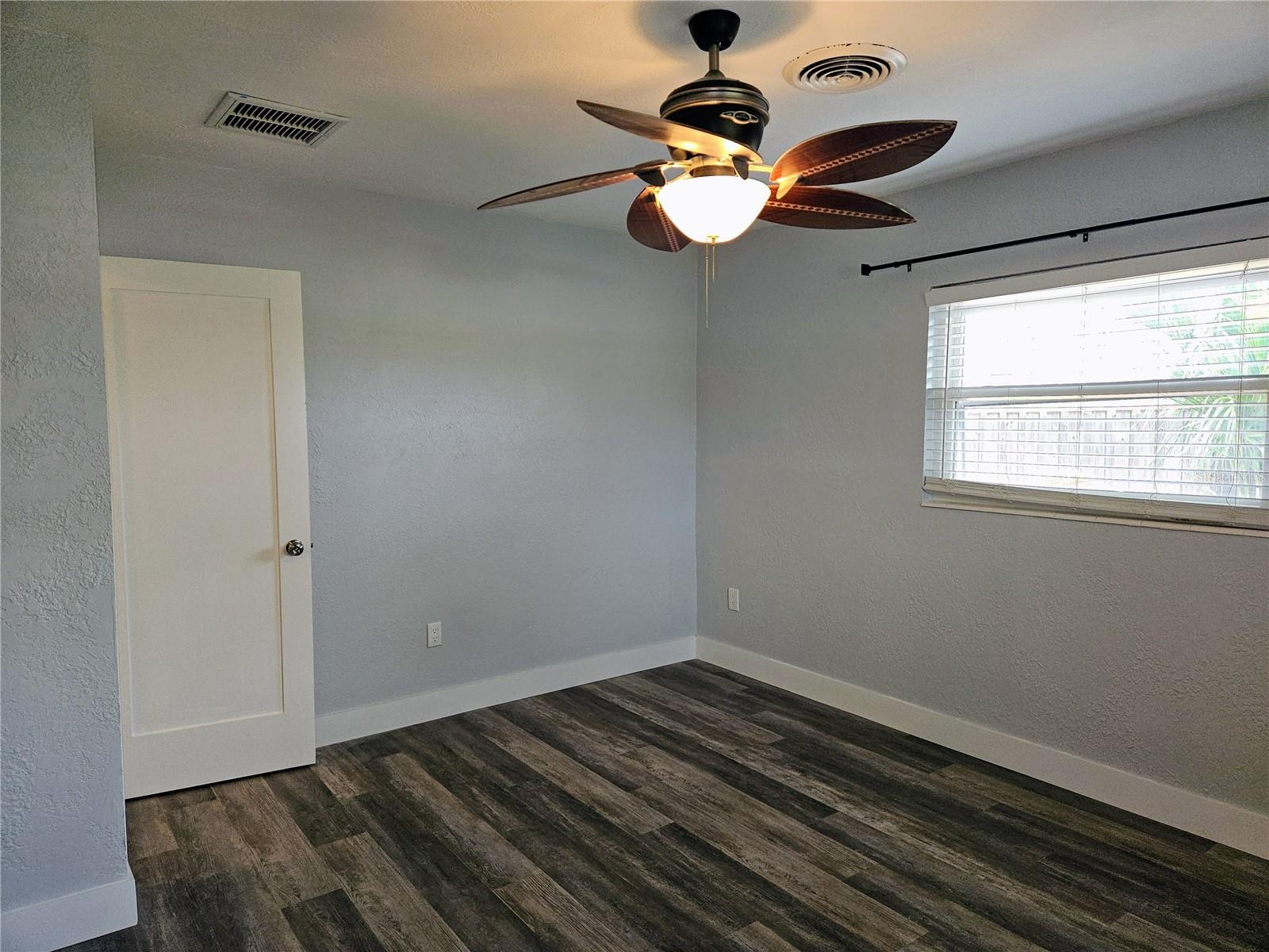 Image 30 of 40 For 10136 Paradise Boulevard