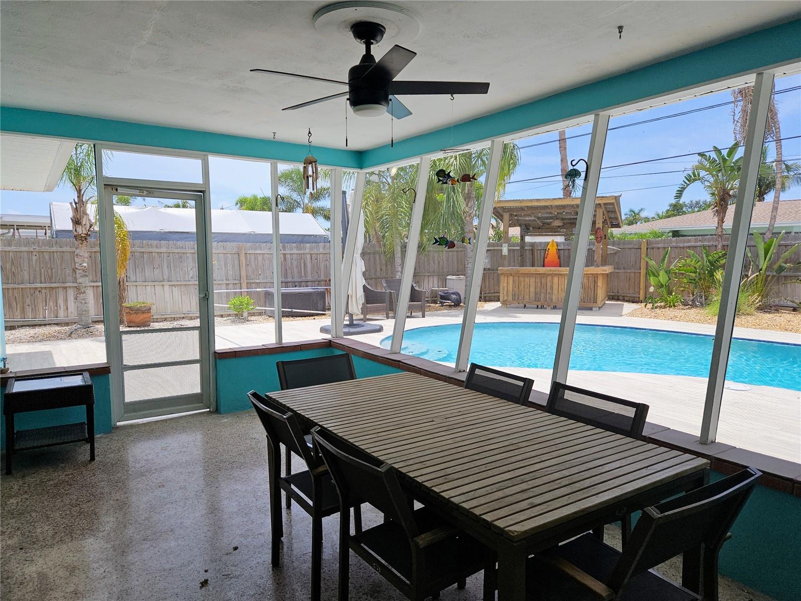 Image 34 of 40 For 10136 Paradise Boulevard