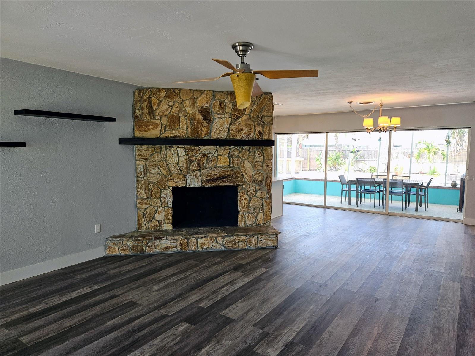 Image 4 of 40 For 10136 Paradise Boulevard