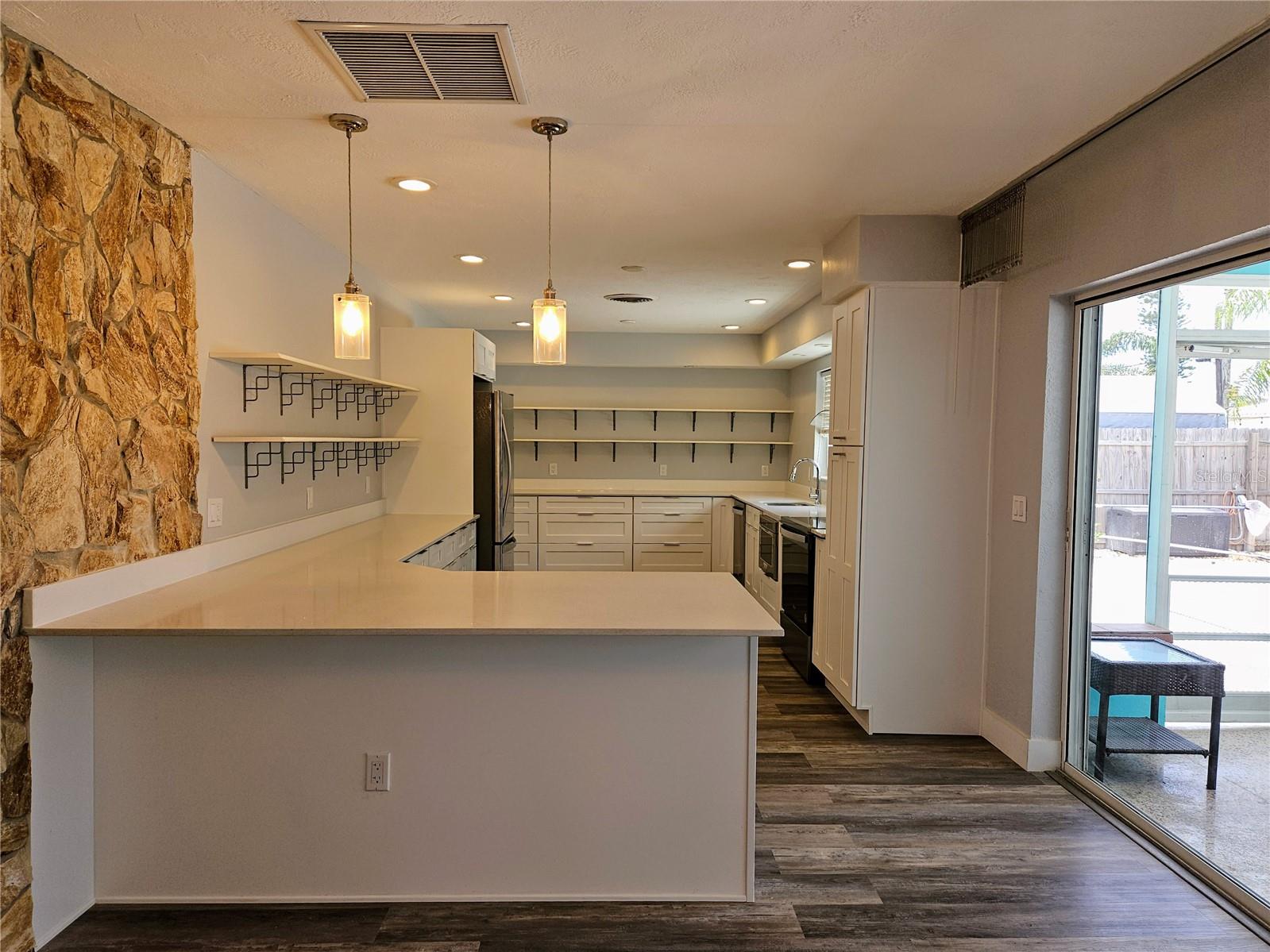 Image 8 of 40 For 10136 Paradise Boulevard