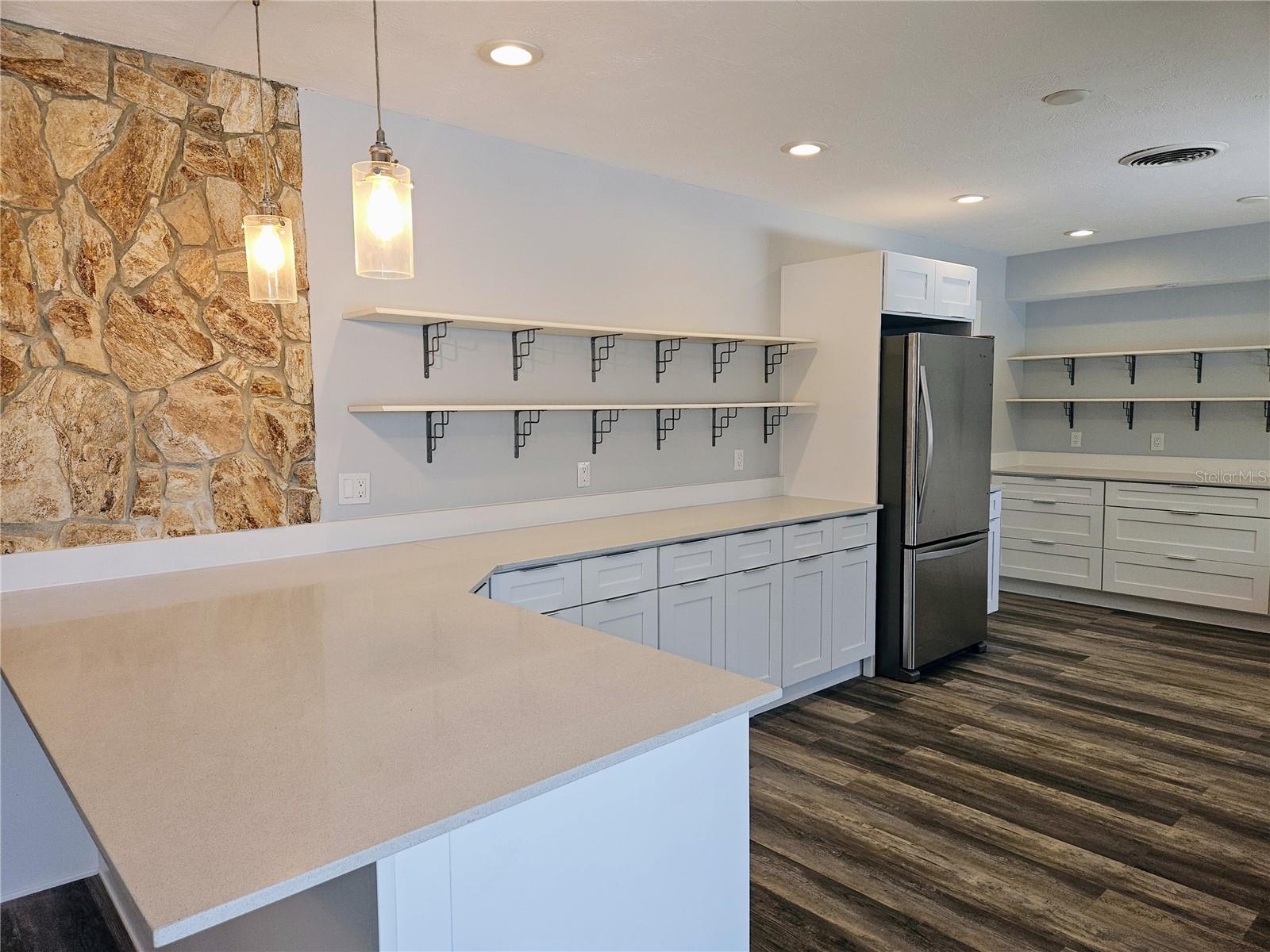 Image 9 of 40 For 10136 Paradise Boulevard