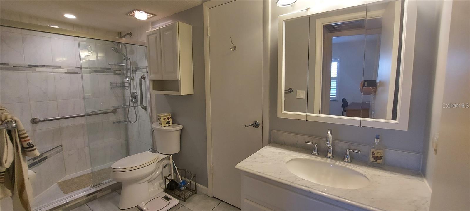 Image 11 of 20 For 13850 Oakwood Lane