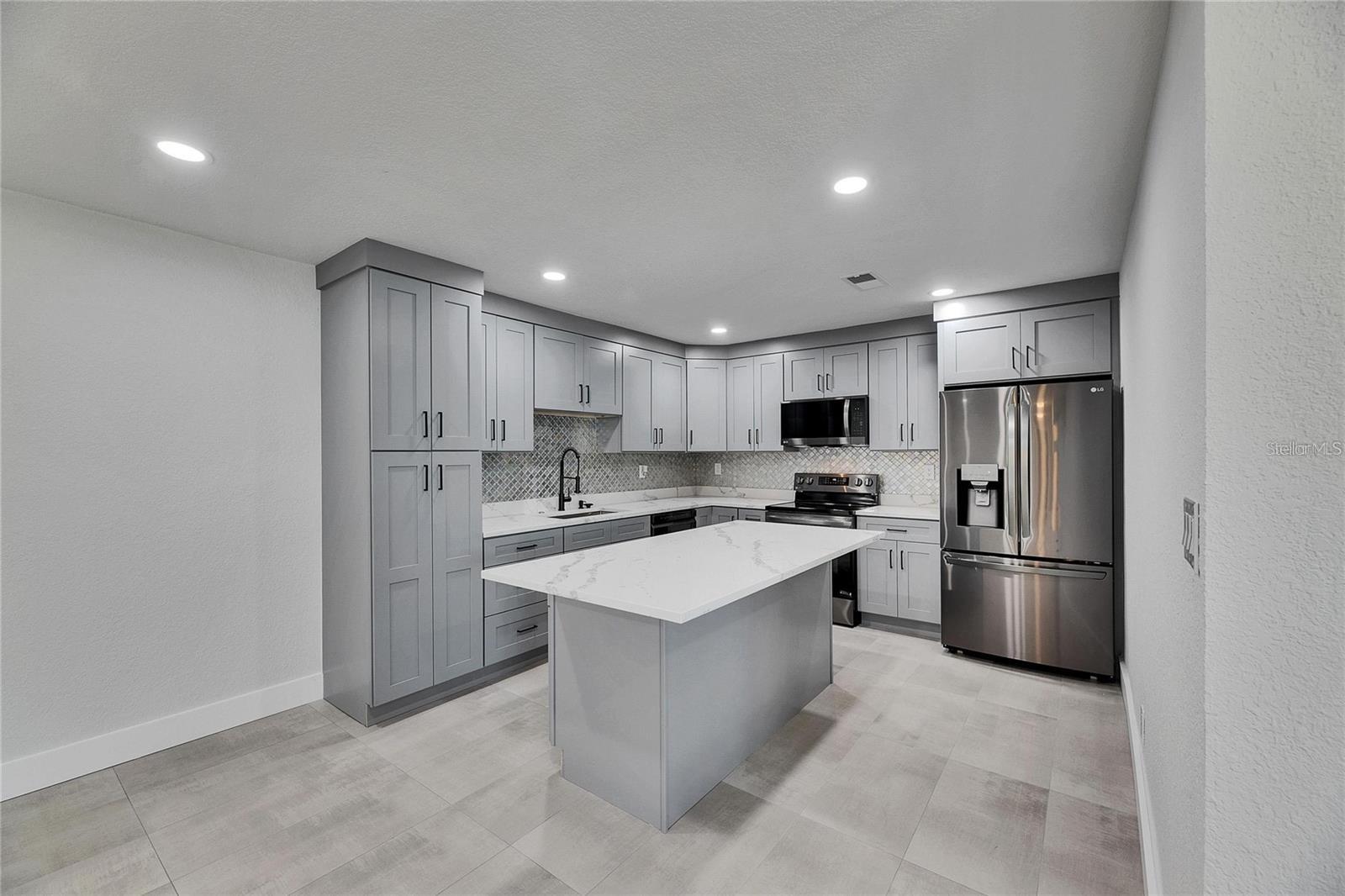 Image 11 of 37 For 1025 Apollo Beach Boulevard 1