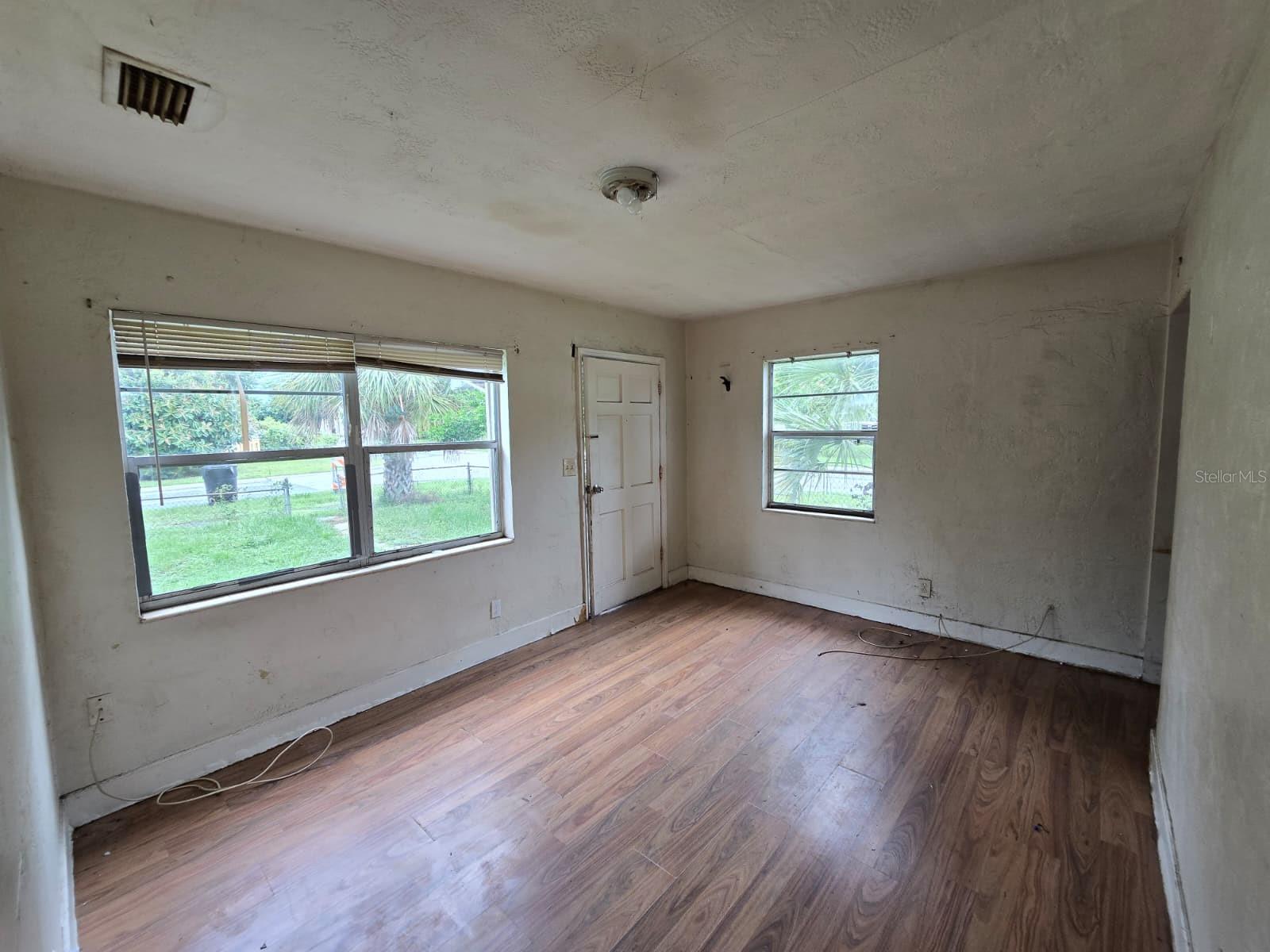 Image 3 of 13 For 3167 6th Avenue S