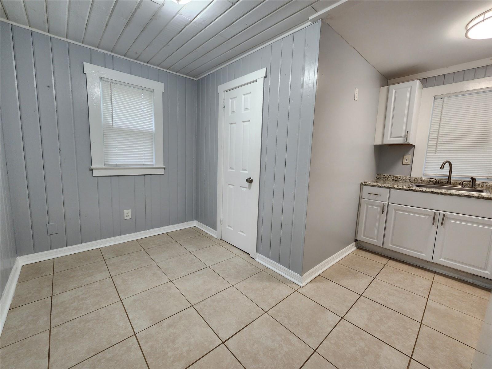 Image 4 of 5 For 3309 Drew Street