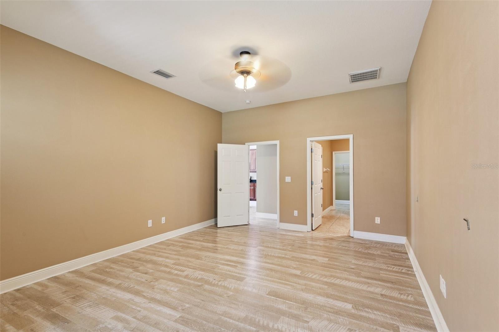 Image 11 of 35 For 221 Sunset Crest Court