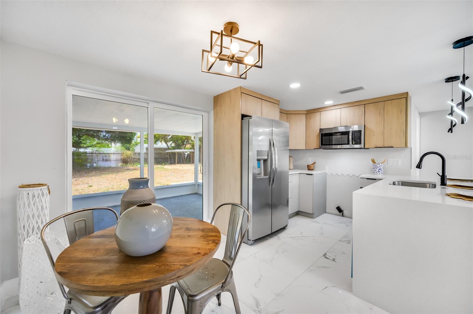 Image 10 of 83 For 208 Palmetto Road W