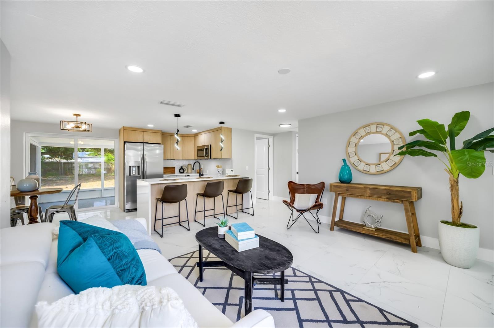 Image 11 of 83 For 208 Palmetto Road W