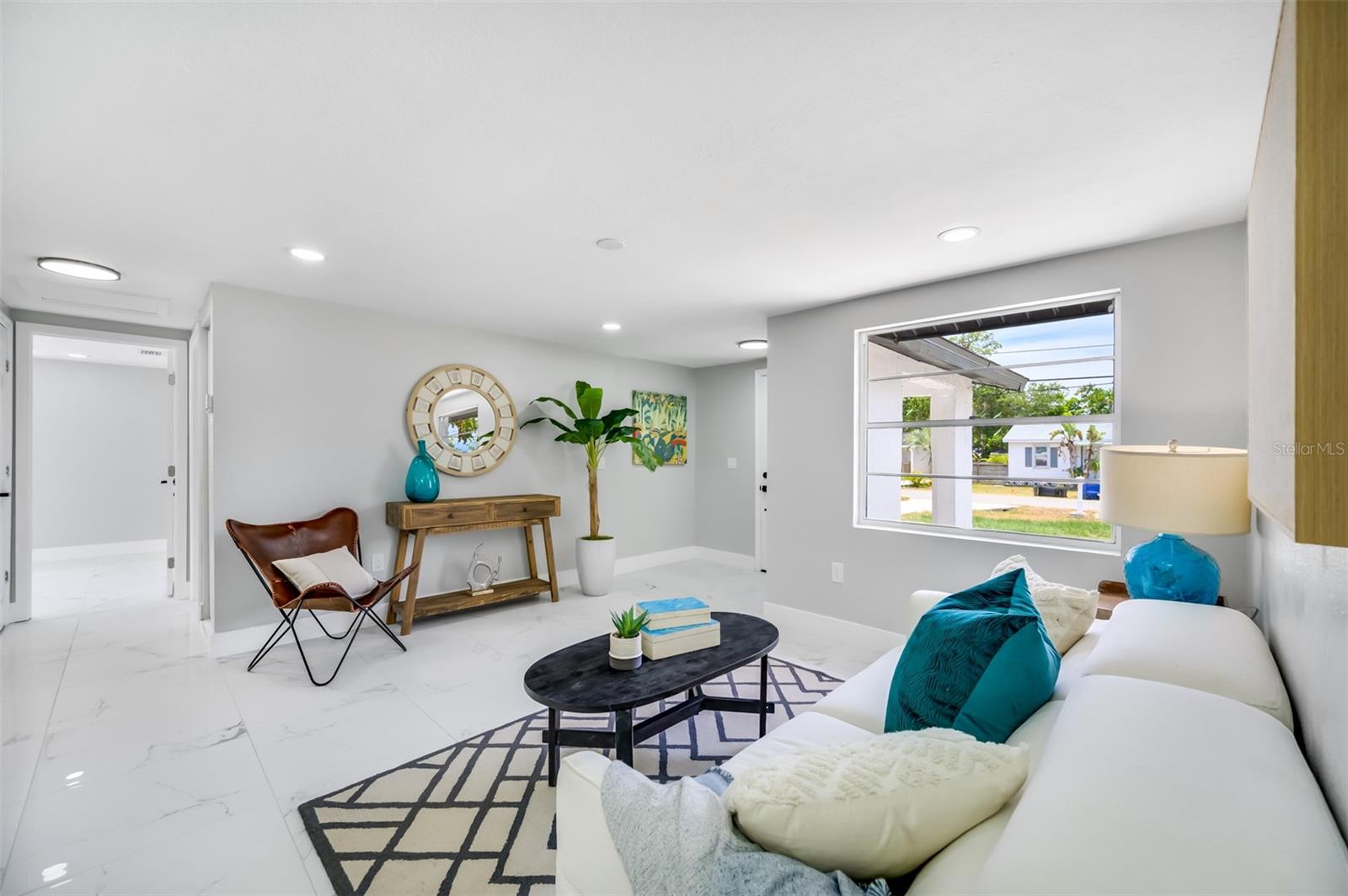 Image 12 of 83 For 208 Palmetto Road W