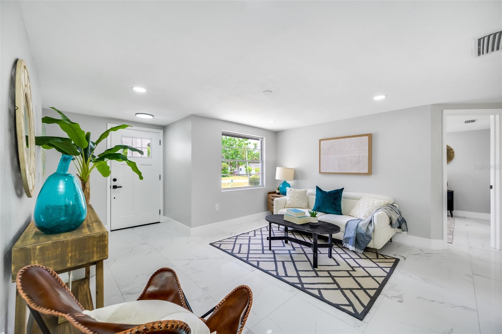 Image 13 of 83 For 208 Palmetto Road W