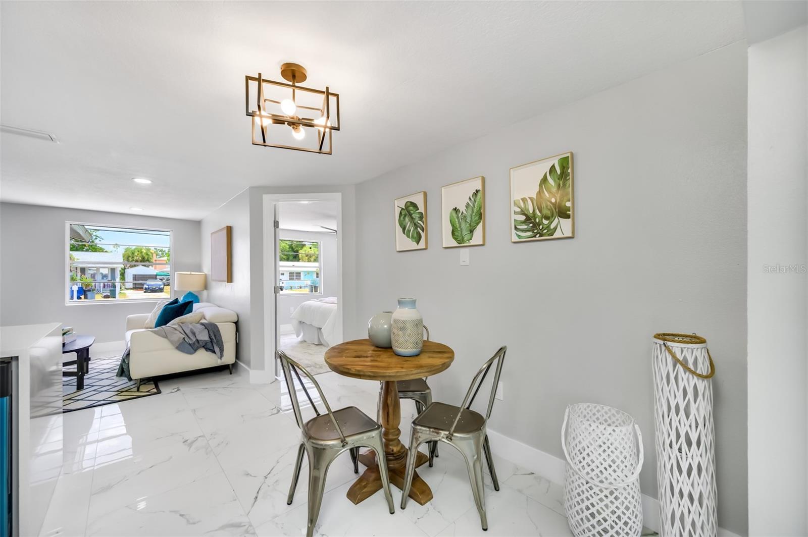 Image 14 of 83 For 208 Palmetto Road W