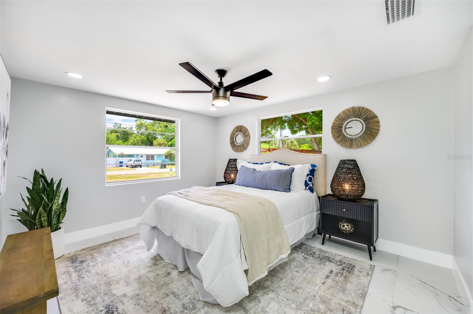 Image 18 of 83 For 208 Palmetto Road W