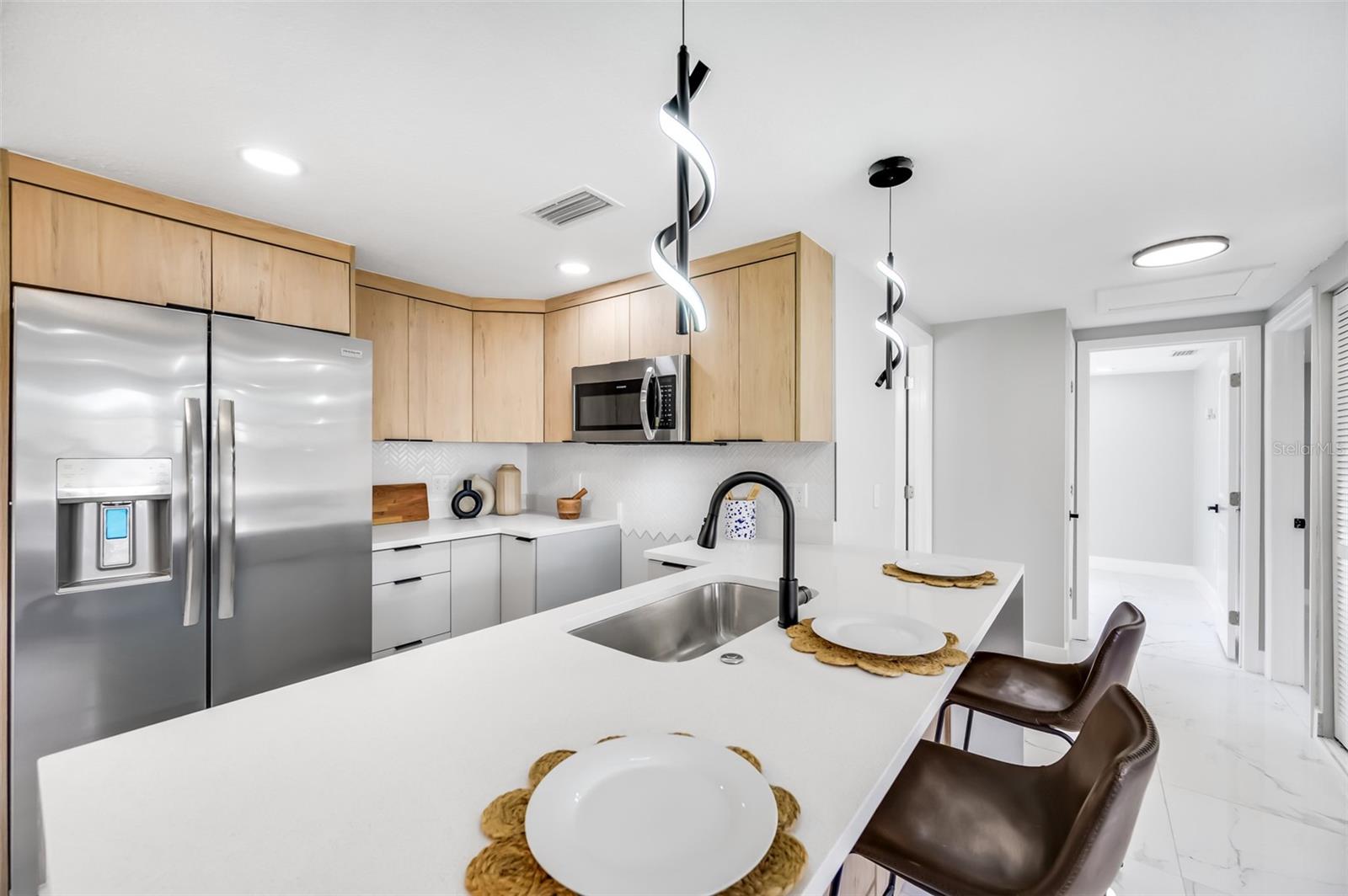 Image 2 of 83 For 208 Palmetto Road W