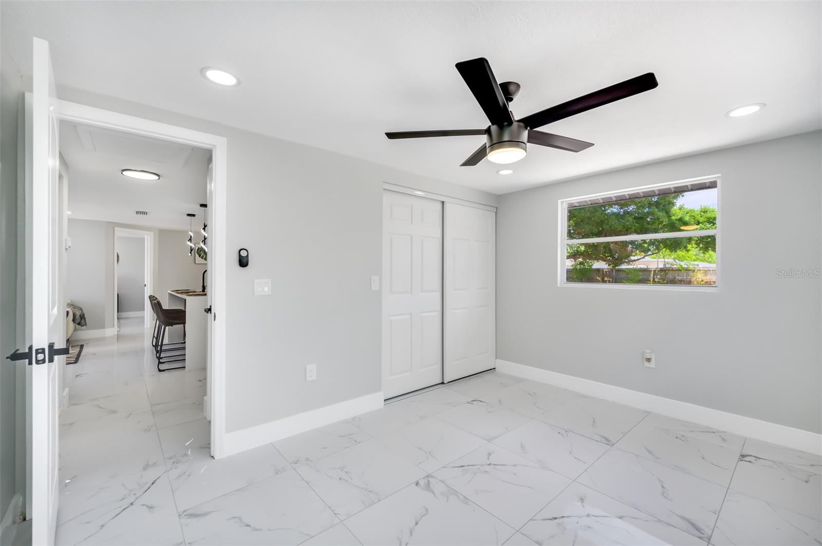 Image 21 of 83 For 208 Palmetto Road W