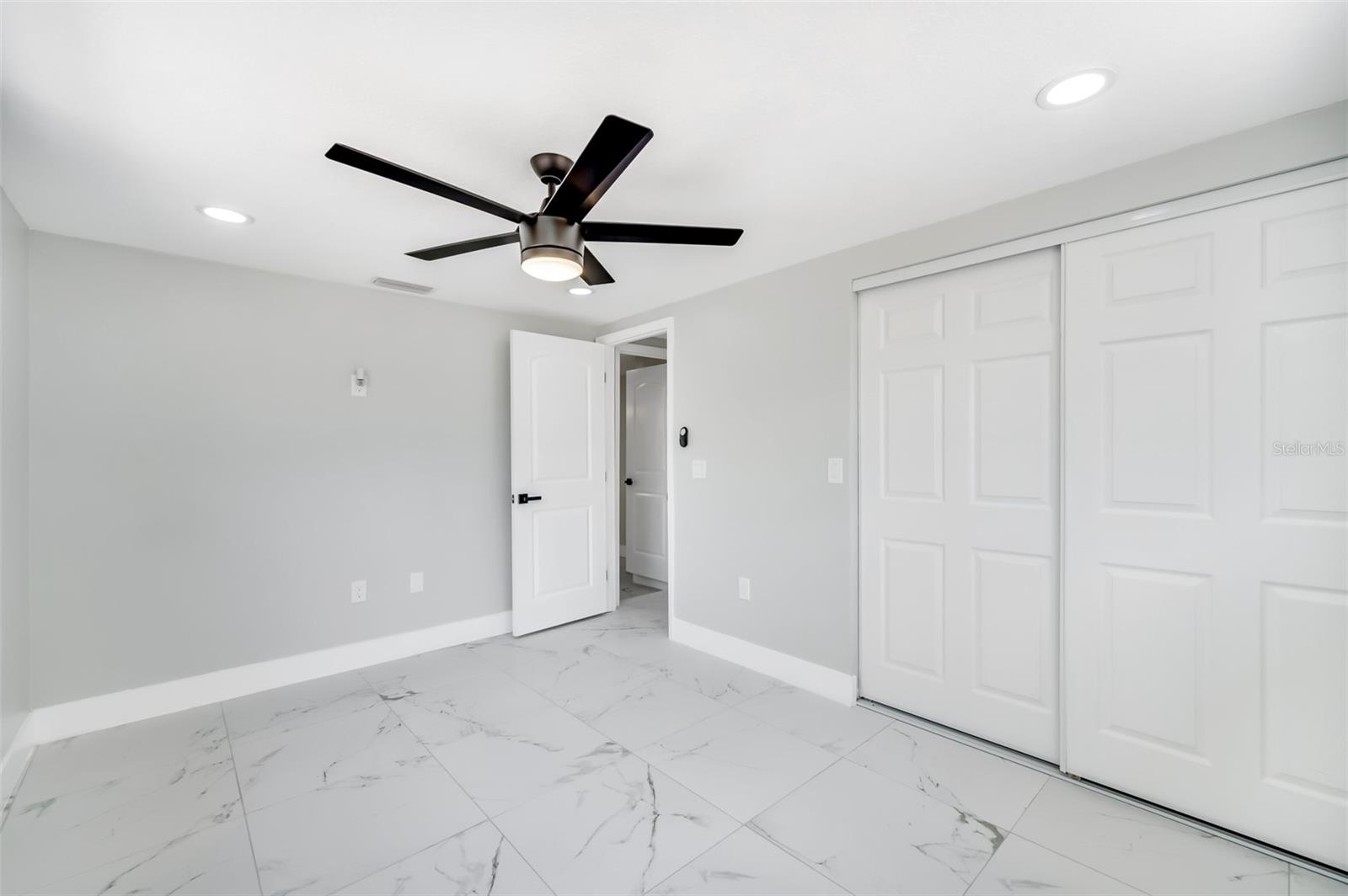 Image 22 of 83 For 208 Palmetto Road W