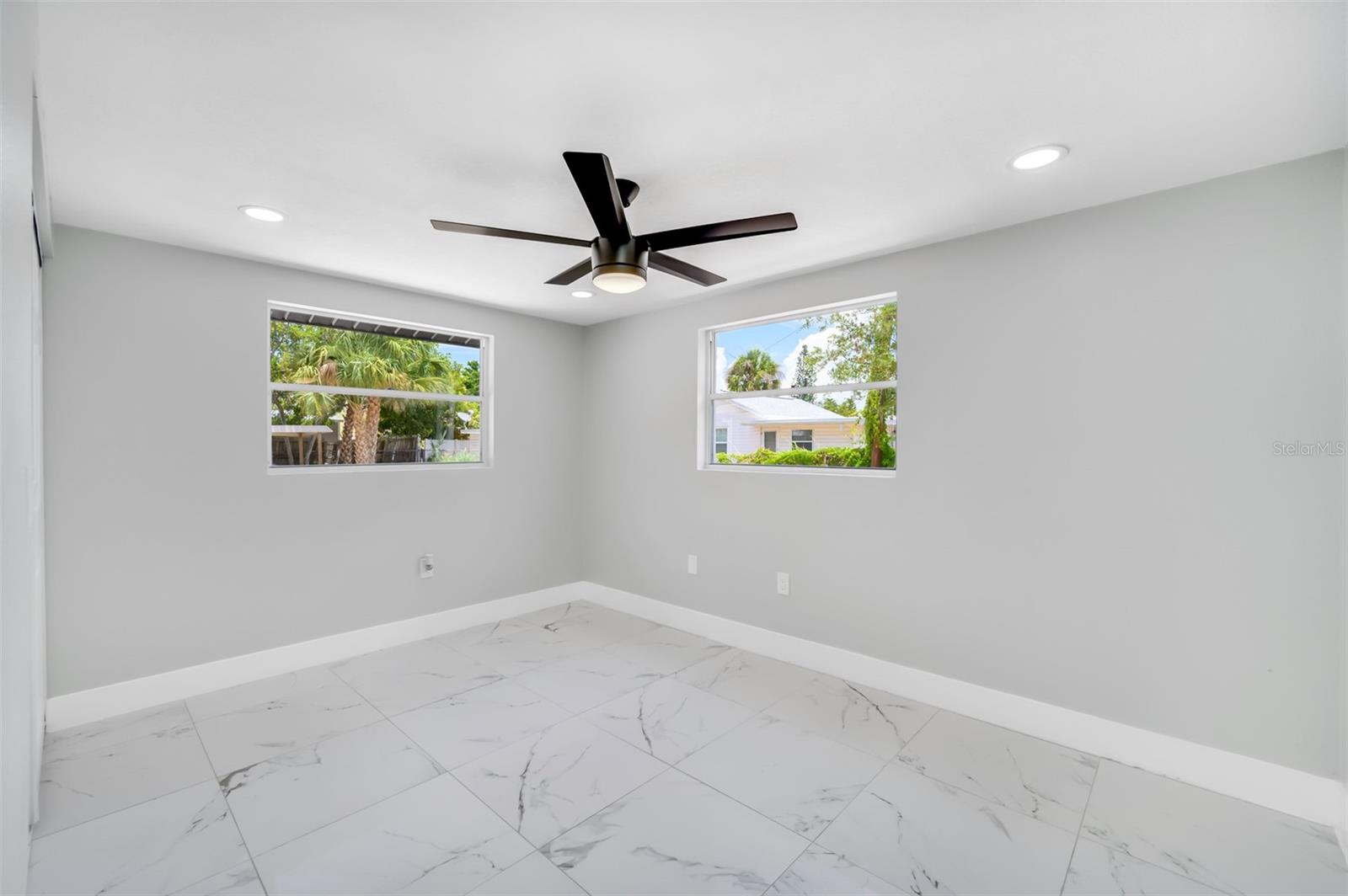 Image 24 of 83 For 208 Palmetto Road W